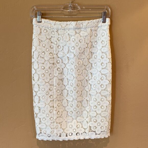 INTERMIX lace skirt - Picture 1 of 3